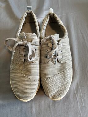 Toms Women's Light Gray Striped Canvas Lace-Up Sneakers